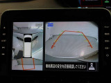 パノラミックビューモニター付きです。車両を上から見たような映像をモニター画面に表示。運転席からの目視では見にくい、車両周辺の状況をリアルタイムでしっかり確認できます。
