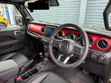 ステアリングを握れば目の前にJeepワールドが広がります!