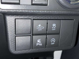 アイドリングストップ機能がついているので、停車時にエンジンを止めて燃料消費を抑えます。環境にもお財布に優しいですね♪
