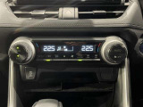 【オートエアコン】一度お好みの温度に設定すれば、車内の温度を検知し風量や温度を自動で調整してくれます。
