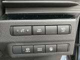 運転席右側に各種スイッチが集約されています!