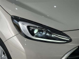 LEDヘッドライトです。デザイン性がよくとても明るいので、夜間の走行や悪天候でも安心です。しかも長寿命!