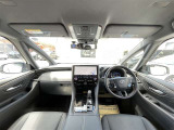 見通しのよいすっきりとした視界で、誰でも運転しやすいです。運転のしやすさは疲れにくさにも繋がりますよ♪
