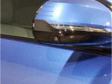 【BMWミラー】視認性の高いスタイリッシュなミラー。自動防眩機能も付いており夜間のドライビングをサポートします。