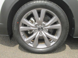 18インチ純正アルミホイールを装備。タイヤサイズは215/55R18となります。