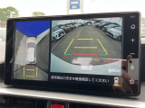 パノラミックビューモニター付きです。車両を上から見たような映像をディスプレイオーディオ画面に表示。運転席からの目視だけでは見にくい、車両周辺の状況をリアルタイムでしっかり確認できます。