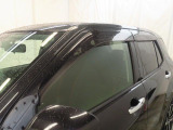 ワイドバイザーです。雨の日でも空気の入れ替えができて気持ちが良いです。