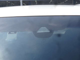【ホンダセンシング】走行中に前方の車両等を認識し、衝突の危険があるときは警報とブレーキで衝突回避と被害軽減をアシスト。より安全にドライブをお楽しみいただけます。