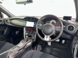 運転席まわりです。 各操作スイッチは使いやすい位置に配置されてます。