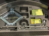 【パンク修理キット剤】こちらのお車にはパンク修理キット剤ついております♪