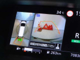 バックガイドモニターを装備しています、車庫入れもラクラクです。パノラミックビューモニターを搭載しています、上からの画像も表示されます。