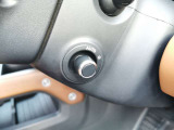 【電動コラム】シートメモリーと合わせて使用すると複数人運転する場合は、お好きなポジションを記憶する事ができます。細かな調節も可能なため、ストレスなく運転が出来ます。