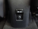 1500W対応のAC100V出力のアクセサリーコンセントが付いています。