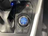 【電動パーキング】ボタンひとつでパーキングON。女性の方や運転に慣れていない方にも安心.