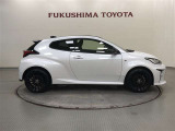 【まるごとクリーニング】シートを取り外し、車内を徹底洗浄。隅々まで丁寧に仕上げています。