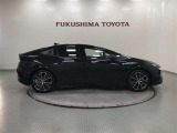 【まるごとクリーニング】シートを取り外し、車内を徹底洗浄。隅々まで丁寧に仕上げています。