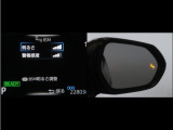 隣車線を走る車両をレーダーで検知し、ドアミラーでは確認しにくい後側方エリアに存在する車両に加え、急接近してくる車両も検知します。車両を検知するとドアミラーに搭載されたLEDインジケーターが点灯します。