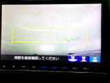 バックカメラの画像です。ガイドラインがスムースな車庫入れをサポートいたします。車庫入れの安心感がアップしますね。