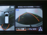 パノラミックビューモニター付きです。車両を上から見た様な映像を画面に表示。運転席からの目視だけでは見にくい、車両周辺の状況をリアルタイムでしっかり確認出来ます。