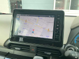 日産オリジナルナビゲーション。大型モニターを採用。画面が大きいので、タッチ操作もスムースで快適です。