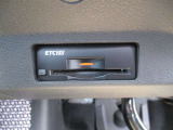 ETC2.0 高速道路を利用する際、ノンストップで料金所を通過できます。別途セットアップ料金がかかります