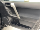 【パワーウインドウ】運転席のスイッチで、各席の窓ガラスの開閉ができます!あると便利ですよね!
