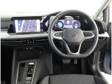 レザーステアリングにデジタルメーターです!車両情報、ナビをメーター画面内で確認できます)お客様の運転をサポートします!
