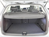 トランクルームです!片方ずつの椅子を倒すことが出来ます!長いお荷物でも積めます!