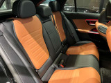 メルセデス・ベンツの定める厳しい基準をクリアしたお車のみをご案内させて頂きます。納車前整備はメーカー規定に基づき当店3Fの指定工場で入念に行なわれます。熟練のメカニックがお客様のお車を整備致します。
