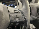 【ステアリングスイッチ】運転中に視線を前に向けたまま画面の操作できます。