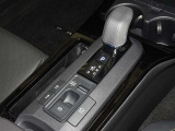電動パーキングブレーキ・ブレーキホールドを装備してます。ホールド機能は信号待ちが多い一般道で疲労軽減になり、大好評です!