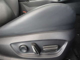 パワーシート搭載。微妙な調整が手軽にでき、ピッタリのポジションで運転することが可能です。