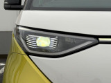 LEDマトリックスヘッドライト「IQ.LIGHT」。対向車や先行車を検知し、LEDを個別制御。まぶしさを抑えながら、夜間の視界をしっかり確保します。
