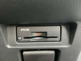 【ETC2.0】従来の高速道路の自動料金支払い機能に加え、全国のITSスポットと双方向通信を行い、リアルタイムの渋滞回避ルートの探索、安全運転支援情報の受信、災害時支援情報の提供を受けられる高度なシステムです!