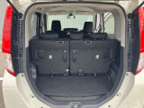 日常の使用に十分な広さの荷室です♪簡単な操作でシートアレンジもできます♪