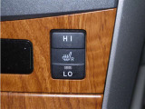 運転席シートヒータースイッチ
