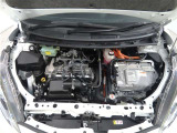 車にとって、とても大切な部分のエンジンルーム。綺麗に清掃済みで安心です。