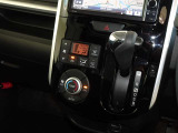 車内を快適に、オートエアコンを装備しています。