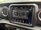 セーフティードライブアシストの設定はUコネクトより行えます。