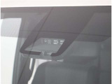 サポカーSとは、衝突被害軽減ブレーキに加えて、高齢者に多いと言われている踏み間違い事故防止をサポートする機能です。詳しくは販売店スタッフまでおたずねください。