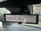 【インテリジェントルームミラー】はリアカメラが車両後方を映し出すので、いつでもクリアな後方視界を確保!夜間や悪天候の運転でも安心です♪
