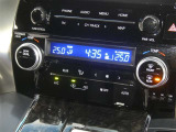 【オートエアコン】車内温度を感知して自動で温度調整をしてくれるのでいつでも快適な車内空間を創り上げます!どの席に座っても快適なドライブが楽しめます♪