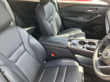 足元周りも広々していて長時間快適に運転できそうです。