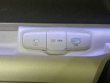 前席USBポート[充電&times;1個(Type-C)、通信&times;1個(Type-A)/インパネトレイ]
