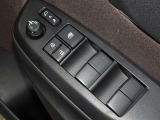 電動格納式ドアミラー・パワーウインドウを装備しています。