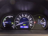 とっても見やすいメーターです。夜間時はラグジュアリーな気分にさせてくれる照明が魅力ですので、夜のドライブも楽しみになりますよ♪
