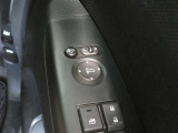 電動格納ミラー! スイッチひとつでミラーを畳めます。
