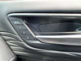 パワーシート搭載。微妙な調整が手軽にでき、最適なポジションで運転することが可能です。