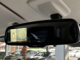 車両後方のカメラ映像がミラーに映るので、乗員や荷物が多くても視界を遮らず安心です。また、広角カメラで映しているので通常のミラーより視界が広く、夕方や夜間でもクリアな後方視界を確保することが出来ます。
