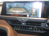 バックガイドモニターで、後方を確認しながら安心して駐車することができます。運転初心者も熟練者も必須の機能ですよ!